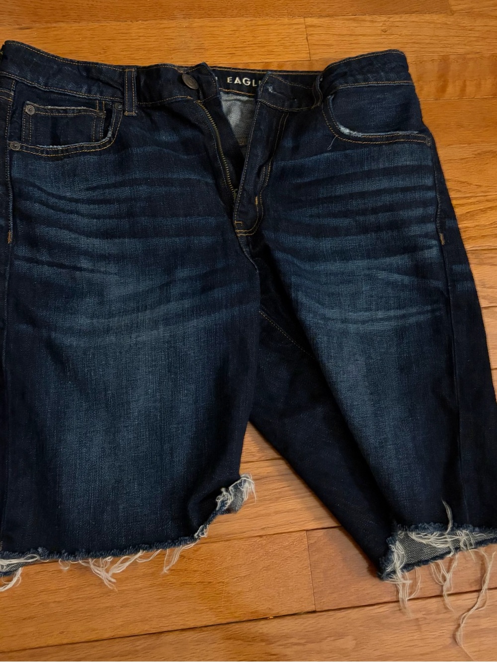 Dark Wash Distressed Denim Cutoff Shorts Bermuda size 6 never worn no tags